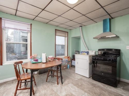 71 Fox St, Worcester MA 01604-4333 exterior