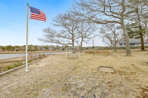 92 Edgewater Dr, Wareham MA 02571-2189 exterior