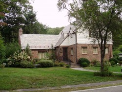 280 Quinobequin Rd, Newton, MA 02468-1816