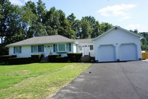 1561 Broadway Rd, Dracut, MA 01826-2817