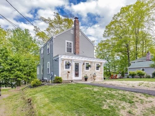 71 Riverview Ave, Agawam, MA 01001-2517