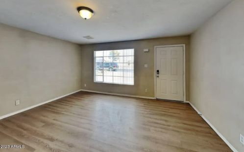 5520 38th Dr, Phoenix, AZ 85019-2105