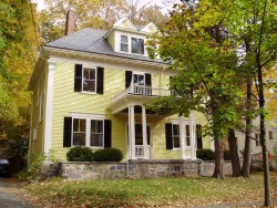 120 Hyde St, Newton, MA 02461-1238