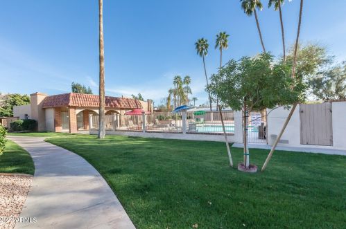 1320 Bethany Home Rd, Phoenix AZ 85014-2048 exterior