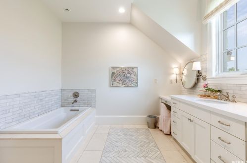 1918 Siesta Dr, Sandy UT 84093-6139 exterior