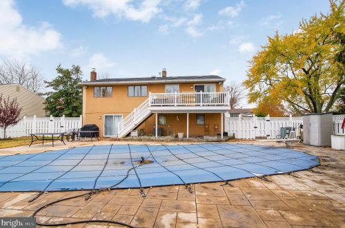 422 Meadowcroft Rd, West Deptford NJ 08096-4007 exterior