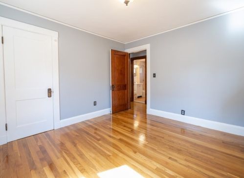 24 Bussey St, Dedham MA 02026-2239 exterior