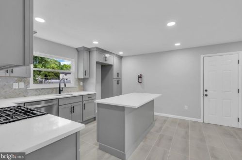 23 Wellington Pl, Burlington NJ  08016-3329 exterior