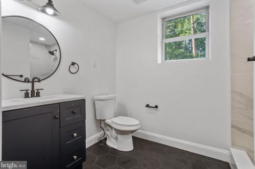 1 18th St, Burlington NJ  08016-4605 exterior