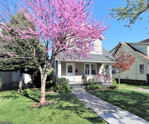 14 Walnut St, Belleville, NJ 07109-1656