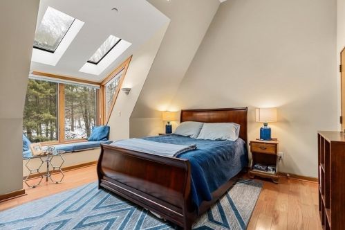 44 Sears Rd, Southborough MA 01772-1101 exterior