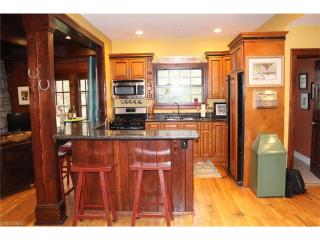 884 Beach Rd, Cleveland OH  44107-1018 exterior