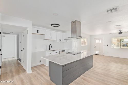 3320 Claire Dr, Phoenix AZ 85032-4933 exterior