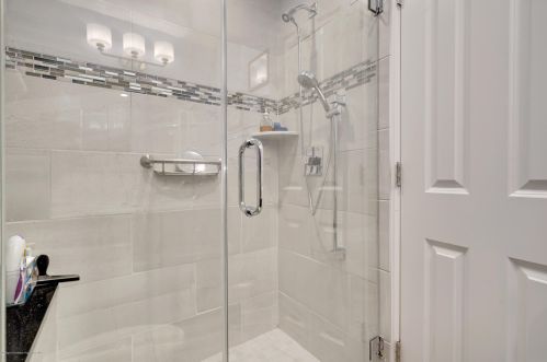 10 Concord Ct, Tinton Falls NJ 07701-5414 exterior