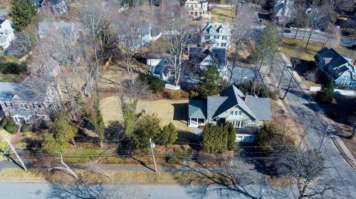 711 Chestnut St, Newton MA 02465-2529 exterior