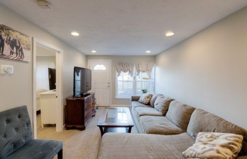 31 Indian Lk Pkwy, Worcester MA 01605-1215 exterior