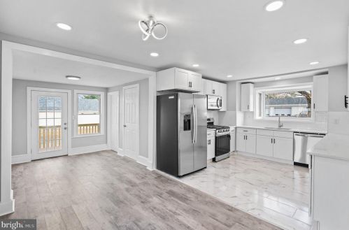 460 Crown Point Rd, West Deptford NJ  08086-2124 exterior