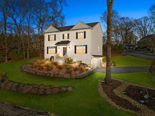 106 Gregory Dr, Seekonk MA  02771-4308 exterior