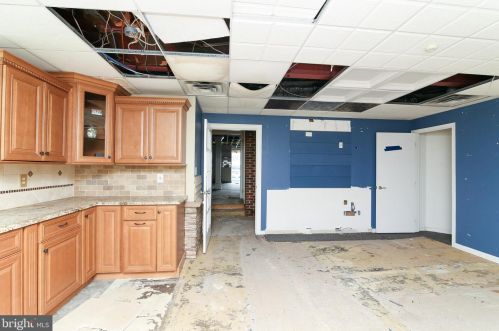 665 Broad St, West Deptford NJ 08096-1055 exterior