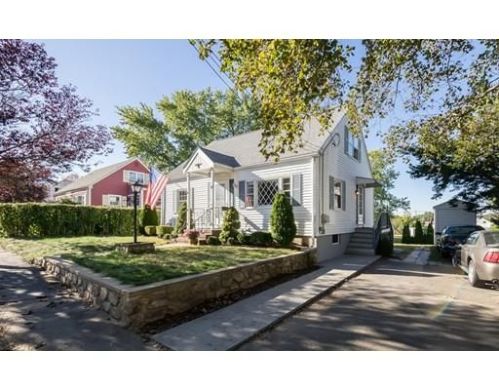 16 Goodridge St, Peabody, MA 01960-5821
