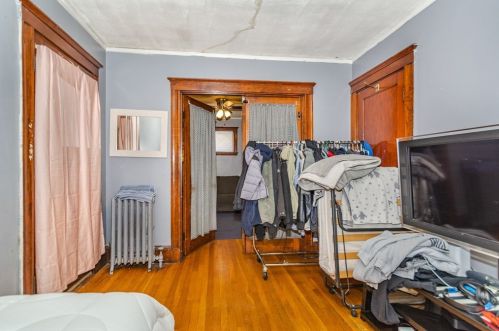 57 Gledhill Ave, Everett MA 02149-4049 exterior