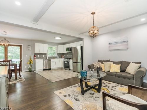 30 Channing Dr, Skyline Lakes, NJ 07456-2537