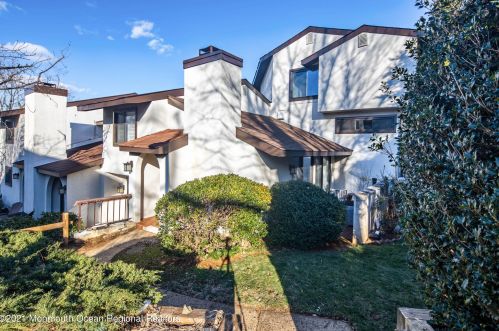 118 Tower Hl Dr, Tinton Falls NJ 07701-2400 exterior