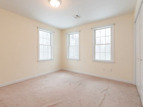 20 Saffron Dr, Worcester MA 01605-4024 exterior