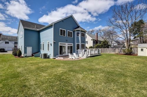 208 Vly Rd, Needham MA 02492-4720 exterior