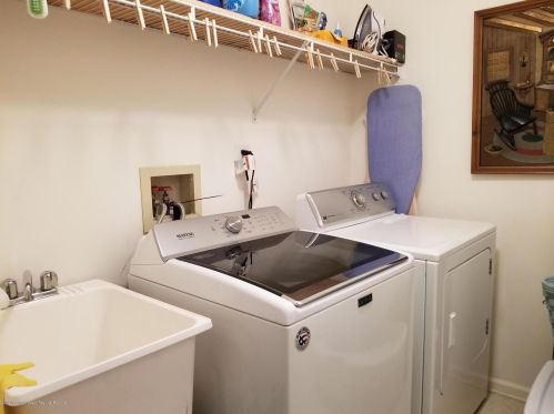 19 Charles Ct, Tinton Falls NJ 07712-7941 exterior