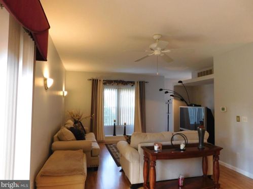 612 Schaeffer Ave, West Deptford NJ 08096-6631 exterior