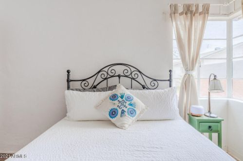 1631 Catalina Dr, Phoenix AZ 85018-7212 exterior