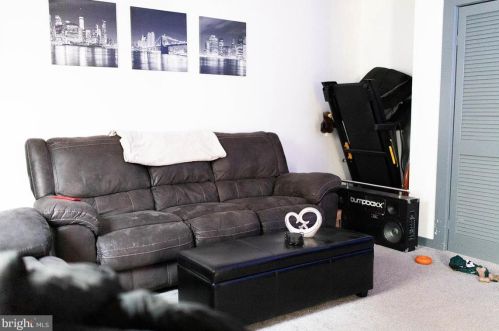 48 Arline Ave, West Deptford NJ 08096-1912 exterior