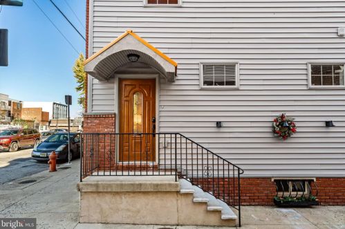 985 6th St, Philadelphia PA  19123-1405 exterior