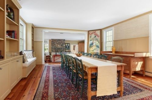 10 Summer St, Hingham MA 02043-2219 exterior