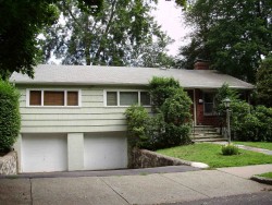 107 Elinor Rd, Newton, MA 02461-1848