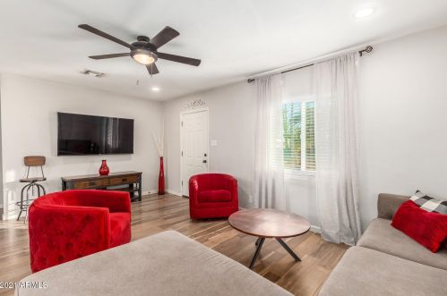 1406 Clarendon Ave, Phoenix AZ 85018-5524 exterior