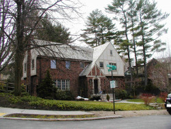 19 Greylock Rd, Newton, MA 02465-2703