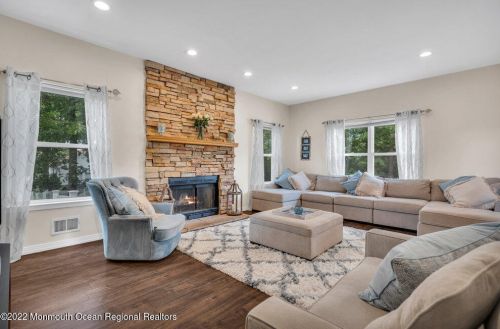 1 Highland Dr, Jackson Twp NJ 08527-1213 exterior