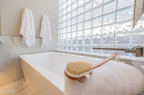 6417 30th Way, Phoenix AZ  85016-8927 exterior