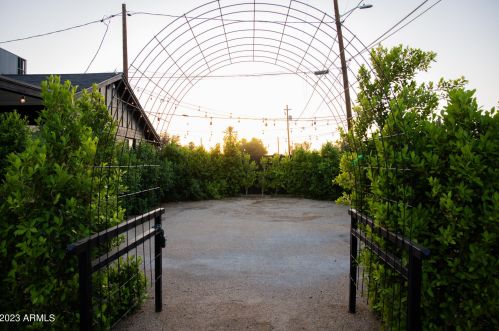 2635 Clarendon Ave, Phoenix AZ 85018-5958 exterior