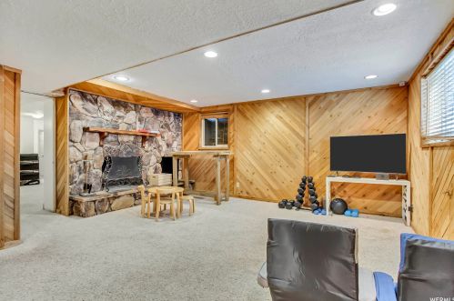 2371 High Mountain Dr, Sandy UT 84092-5506 exterior