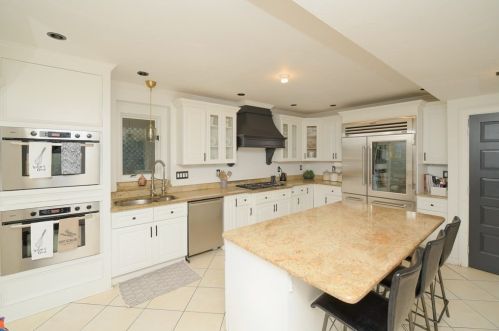 885 Randolph St, Canton MA 02021-1365 exterior