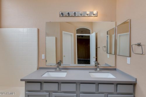 1534 Chambers St, Phoenix AZ 85040-4132 exterior