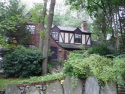 49 Byfield Rd, Newton, MA 02468-1218