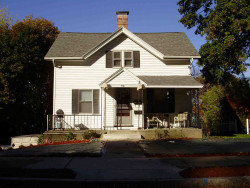 94 Ripley St, Newton, MA 02459-2208