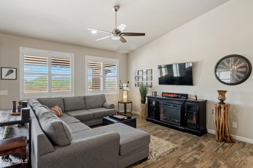 34826 3rd Ave, Phoenix AZ 85023-3640 exterior