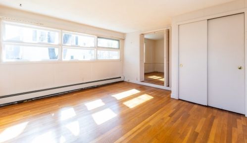 70 Stockdale Rd, Needham MA 02492-1122 exterior