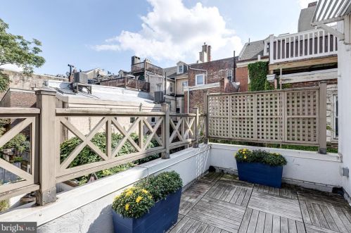 335 6 St, Philadelphia PA 19140-4560 exterior