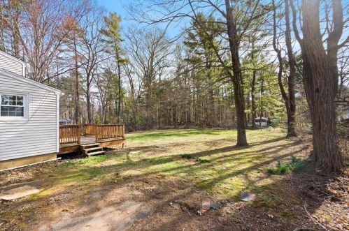 1086 Burt St, Taunton MA 02780-5166 exterior